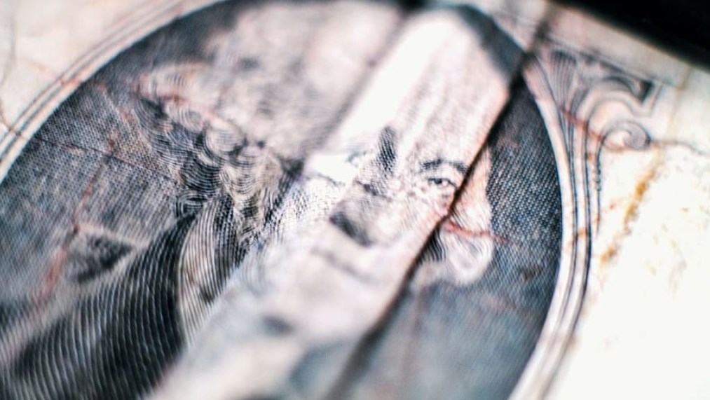 Deficit rozpočtu USA v lednu stoupl na rekordních 163 miliard USD