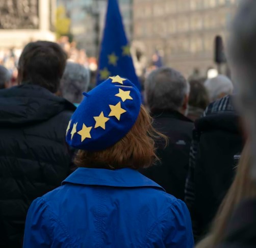 Víkendář: Poukazování na chyby Američanů Evropě její problémy nevyřeší