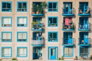 Na nový byt si podle studie vydělává Pražan nejdéle z metropolí v regionu
