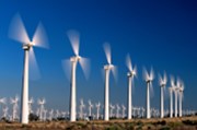 Větrných elektráren v Německu přibylo o čtvrtinu. Růst zpomalí tendry místo dotací