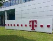 Deutsche Telekom kvůli mimořádným položkám skončil ve ztrátě
