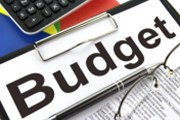 Přebytek rozpočtu v únoru mírně klesl na 25,8 miliardy Kč