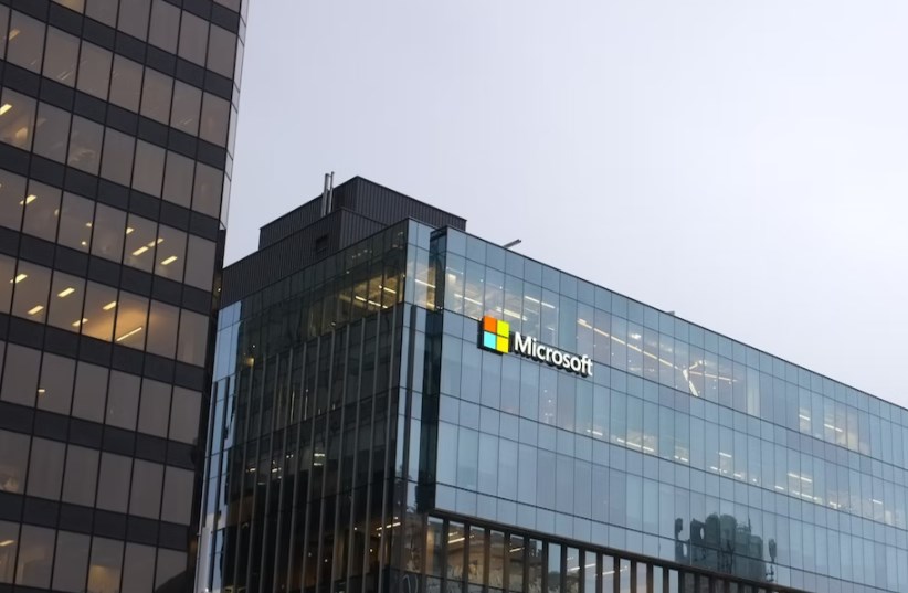 Microsoft zvažuje, že propustí kolem pěti procent svých zaměstnanců