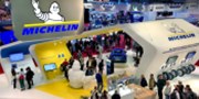 Michelin posílá automobilový průmysl do červeného, unijní výtka Římu stahuje banky