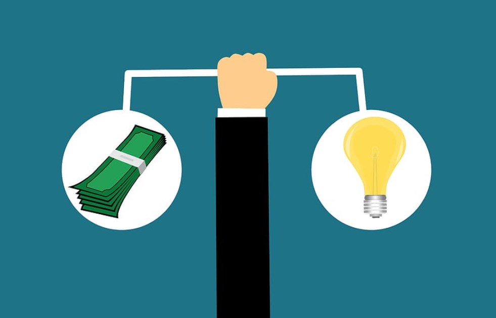 Dnes večer Fed pravděpodobně zahájí utahování nákupů dluhopisů, futures jsou v červeném