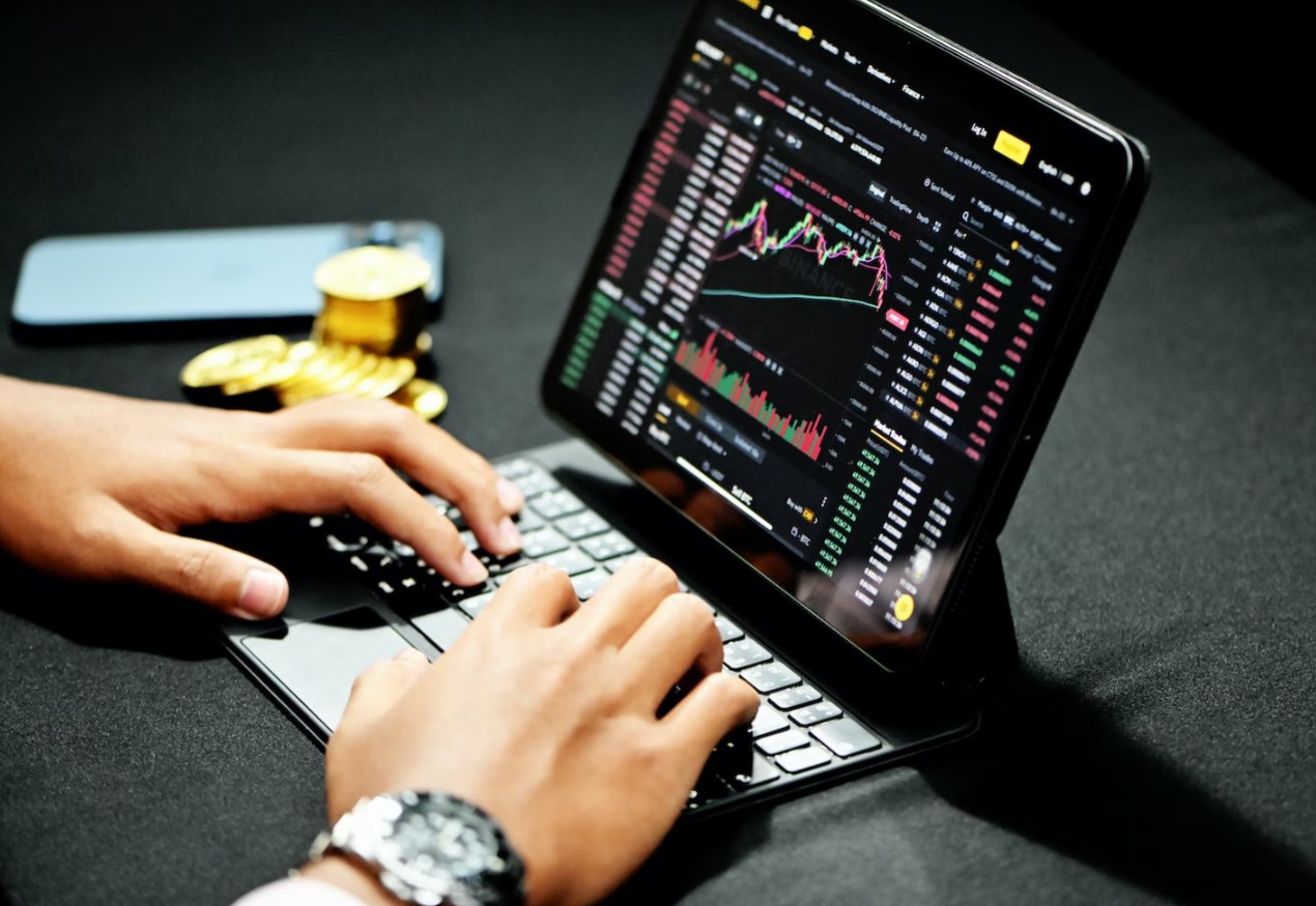 Začátek týdne ve znamení nahrazování ztrát