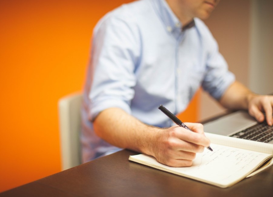 Vstupů na burzu letos celosvětově ubylo téměř o polovinu, vyplývá ze studie EY