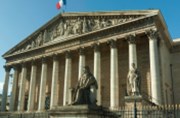 Francouzský parlament schválil digitální daň na internetové giganty