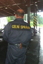 Schodek běžného účtu se propadá do hlubokého deficitu, příliv investic zůstává překvapivě silný