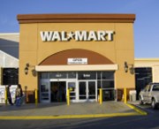 Walmart zklamal na zisku. Uvádí problémy v dodavatelských řetězcích a vyšší mzdové náklady