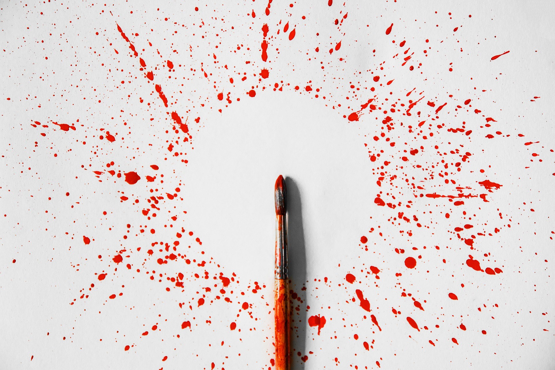 Fed a energie barví úvod týdne na červeno