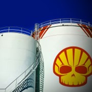 Shell kvůli koronaviru odepíše až 22 mld. USD, snižuje výhled na ropu