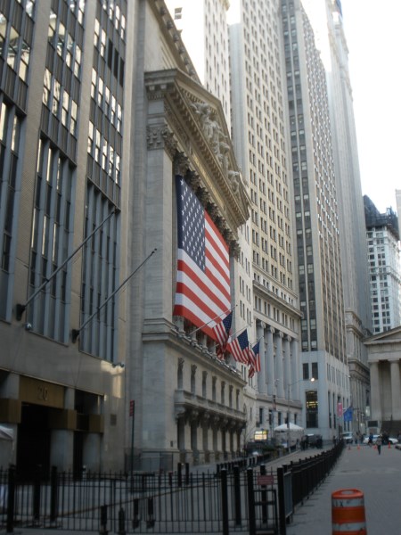 Klesnou objemy na amerických burzách na polovinu? SEC tažením proti flash obchodům zahájila cestu k dohledu nad high-frequency tradingem