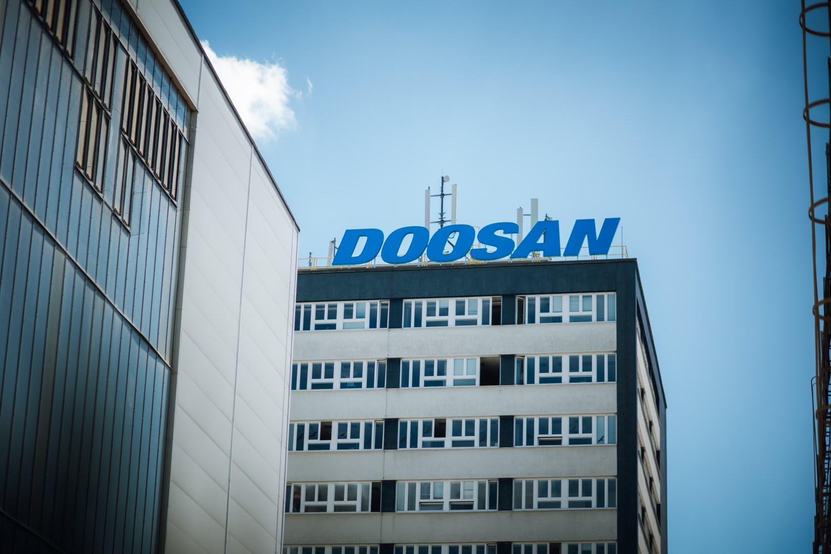 Doosan prodal část podílu ve Škodě Power. Za akcie získal téměř 2,2 miliardy korun