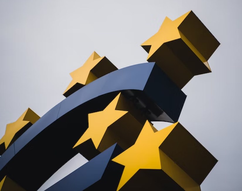 ECB dle očekávání zvýšila sazby o půl procentního bodu. V březnu čeká stejné navýšení