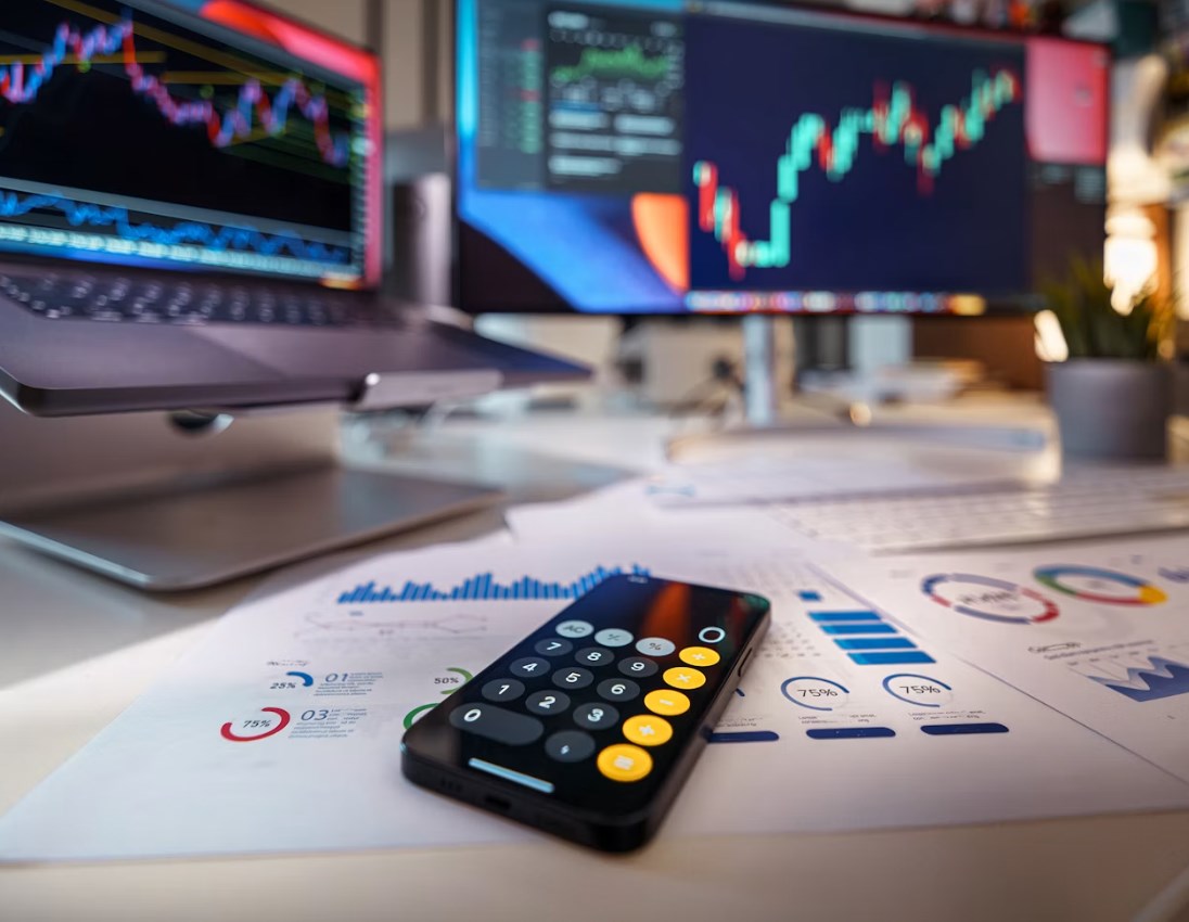 AI, dluhopisy a ropa. Investoři sledují tři klíčové příběhy současných trhů
