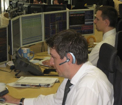 Jižní Korea a Nizozemí rozšiřují globální záchrannou síť... rok po maximech hledají trhy své dno