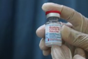 Výrobce léků Moderna se díky vakcíně proti covidu-19 dostal ze ztráty