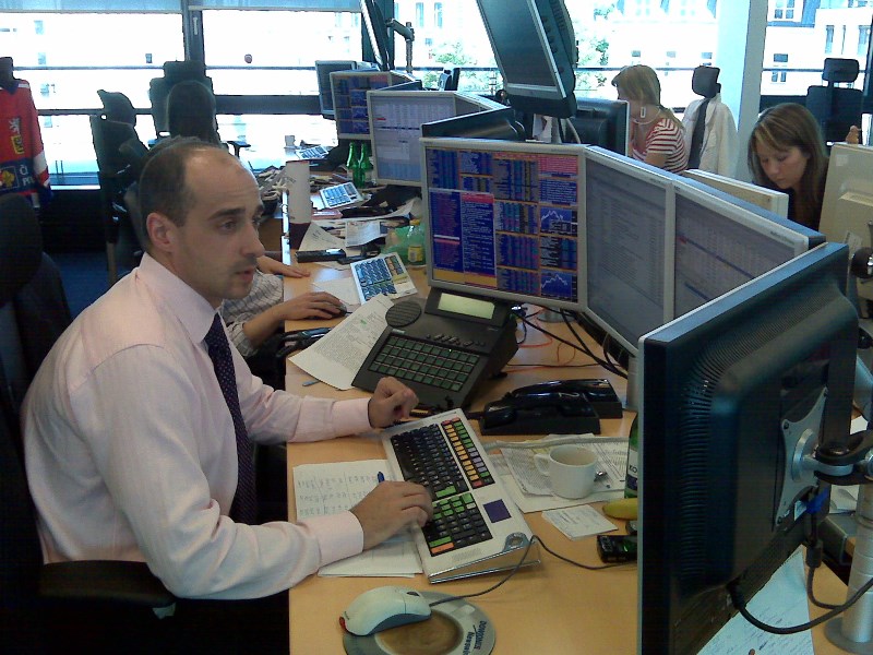 Quiet trading on Monday, Orco up by more than 4%