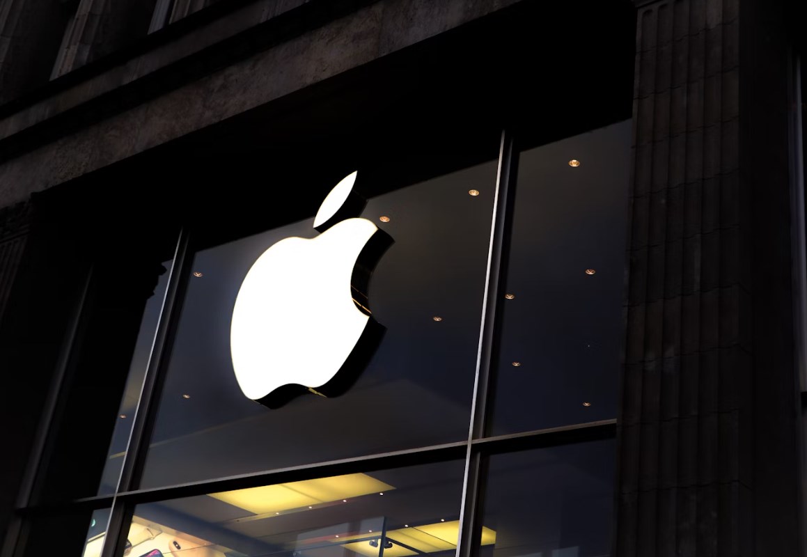 Zelenskyj odjíždí z USA s prázdnou, Apple se vrací na vrchol a ECB chce silnější euro