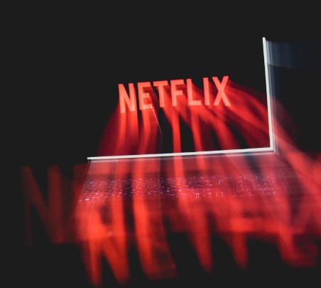 Moneta navrhuje mimořádnou dividendu, Netflix překonal očekávání počtu uživatelů a evropské futures jsou v červeném