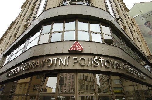 VZP je v krizi a prodává nemovitosti za tři čtvrtě miliardy. Nabídne menší pobočky