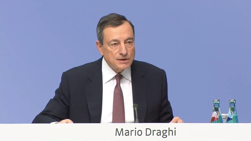 ECB zlepšila výhled růstu v eurozóně a Draghi hýbe eurem. Sledovali jsme ŽIVĚ