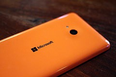 Microsoft se zakousl do pěkně tvrdého chlebíčku jménem mobilní trh
