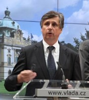 Ministr financí Fischer chystá změny ve státních firmách, dojít má na  Vondru či Šnajdra