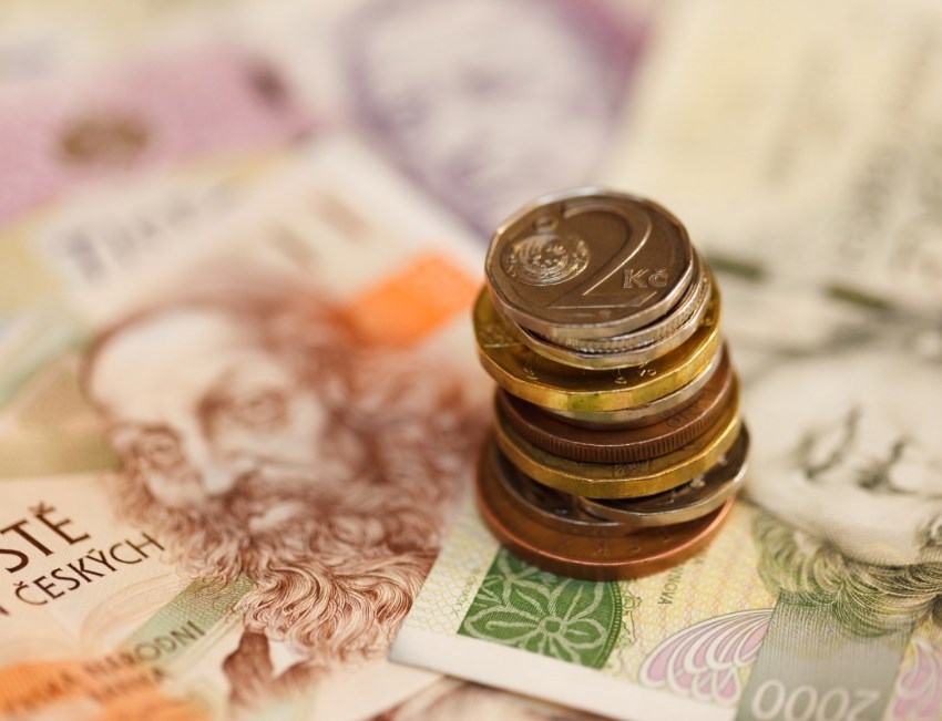 Zápis z jednání ČNB: Rizika a nejistoty vyvolávají potřebu utaženější politiky po delší dobu. Debatovalo se i o využití devizového kurzu