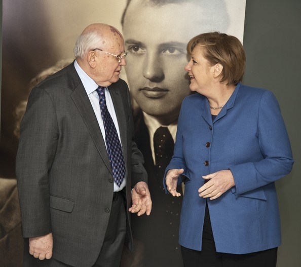 Gorbačov a Merkelová: Blížící se studená válka proti odkazu pádu Berlínské zdi